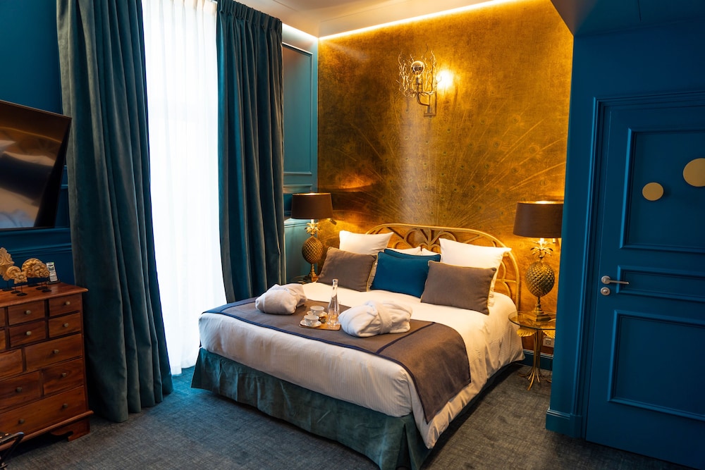Deluxe Room, 1 Double Bed (Grounds view) - Photo 9