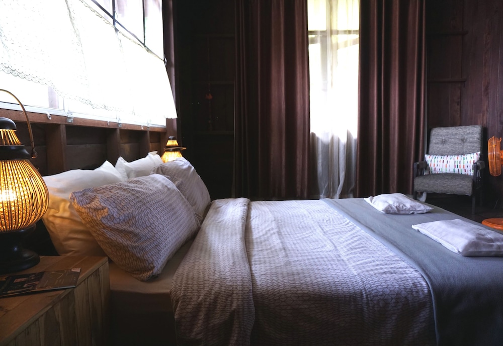 Double Room With Air Conditioner (Shared Bathroom) photo 3
