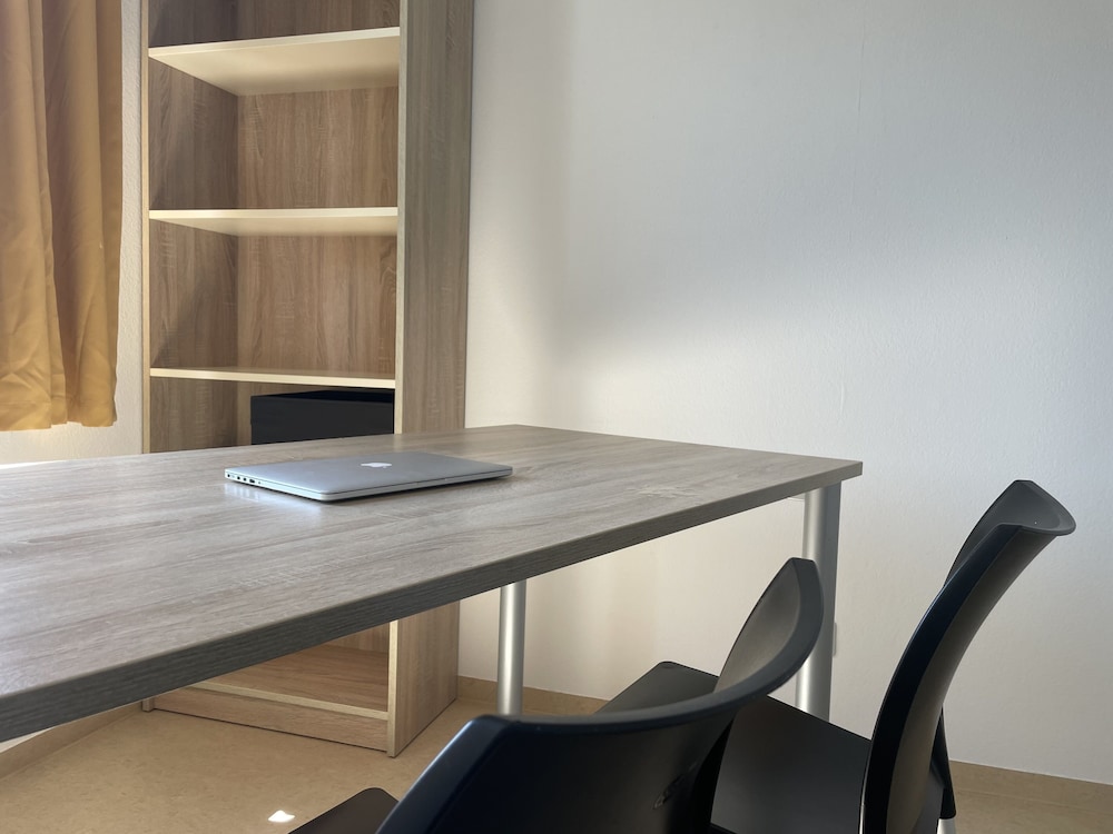Business Studio (French Bed 1,40 m x 2 m) photo 3