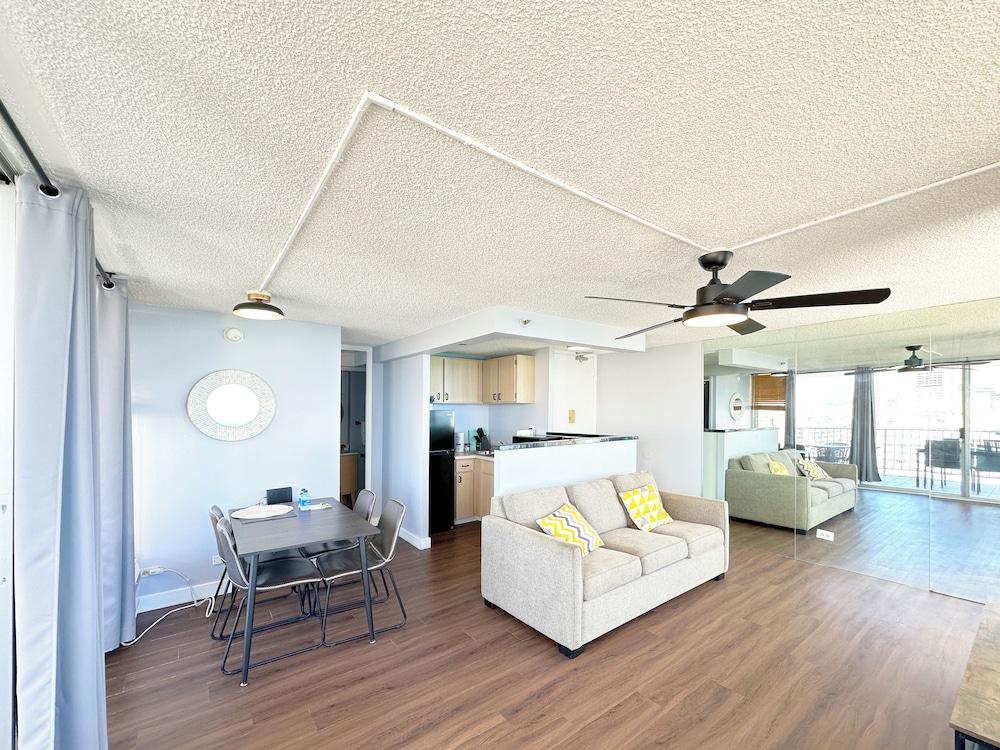 Pacific Monarch - 1 BR - Ocean & City Views: Apartment, 1 Queen Bed With Sofa Bed, Ocean View photo
