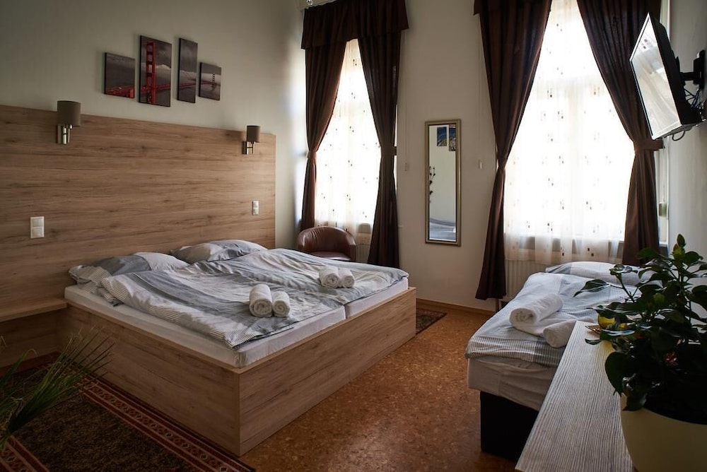 Standard Room, City View photo 3