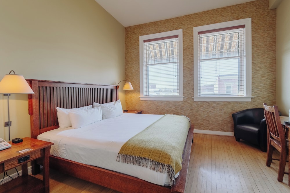 Signature Room, 1 King Bed photo 2