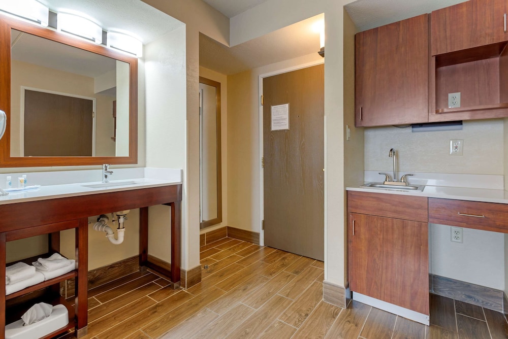 Suite, Non Smoking - Photo 1