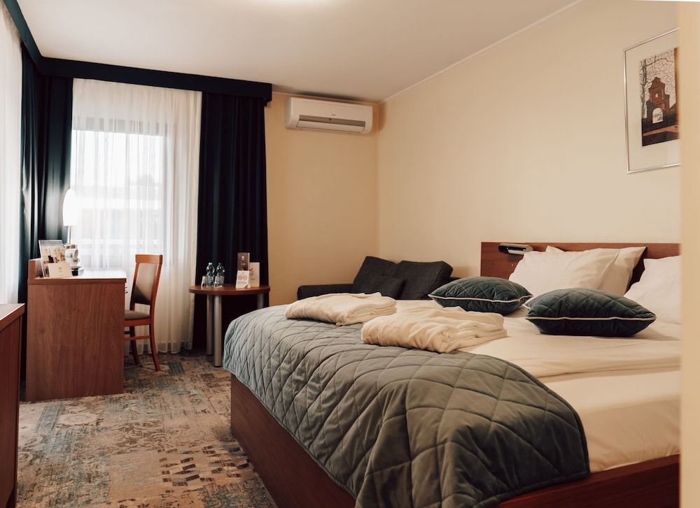 Superior Room, 1 Queen Bed photo 1
