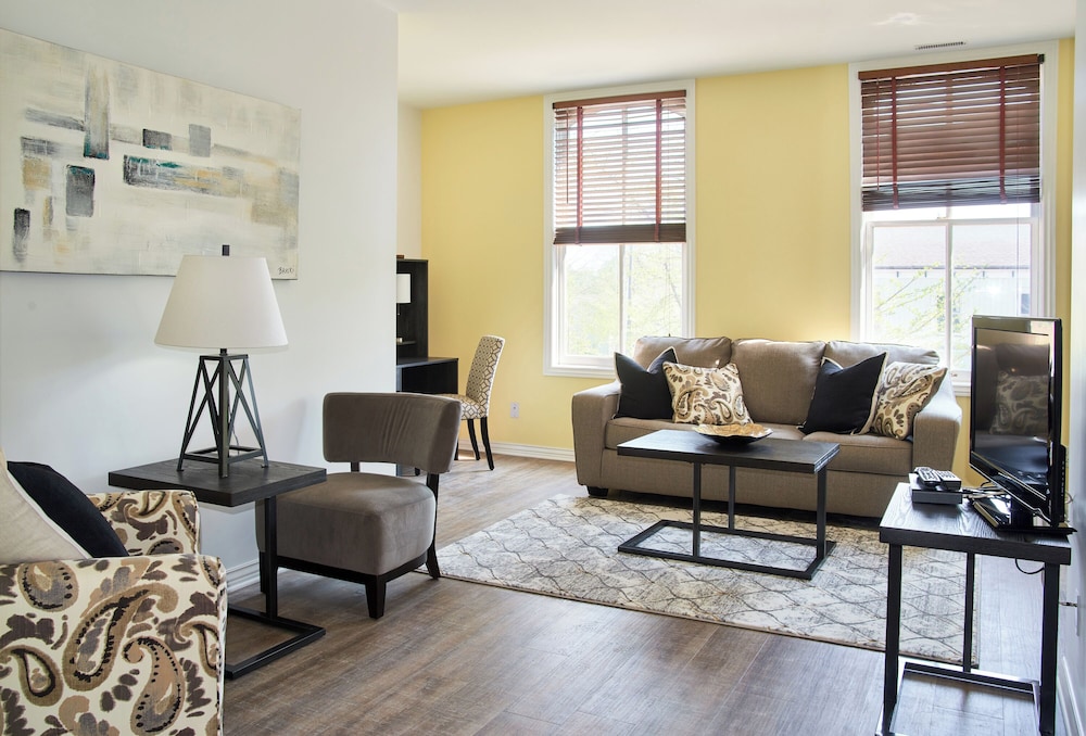 Chardonnay room photo 1