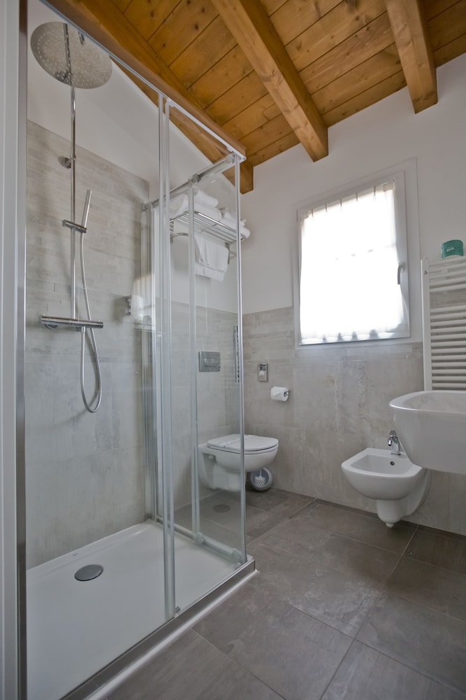 Suite - Photo 4