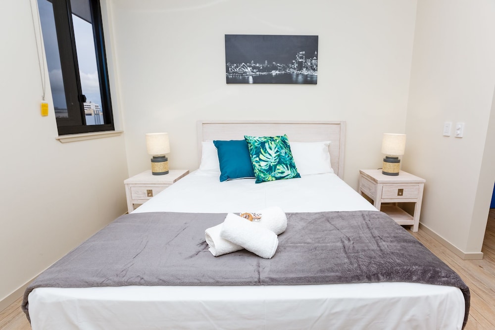 Signature Room, 1 Queen Bed, Non Smoking, Private Bathroom