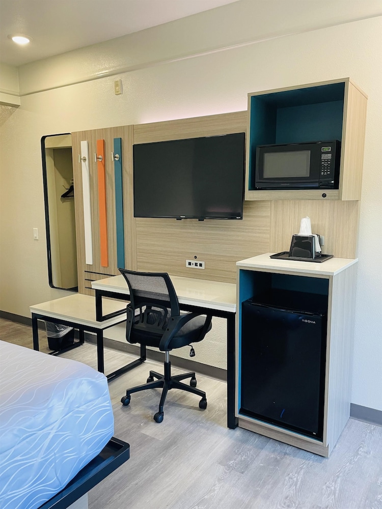 Room, 1 King Bed, Accessible - Photo 3