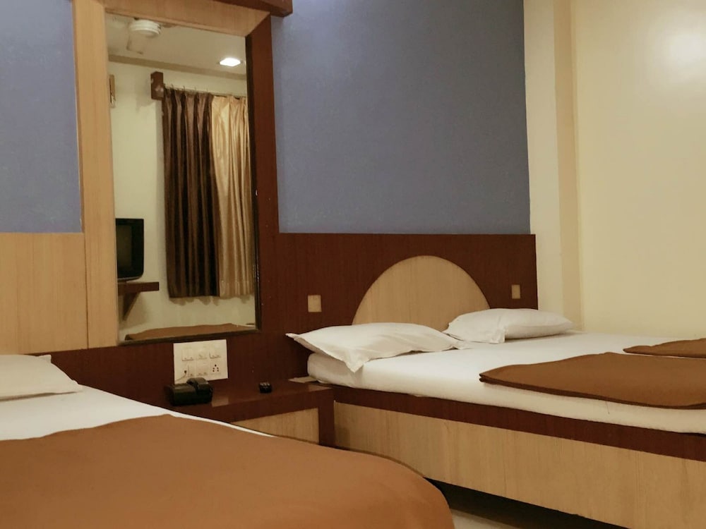 Standard Triple Room, Multiple Beds photo 3
