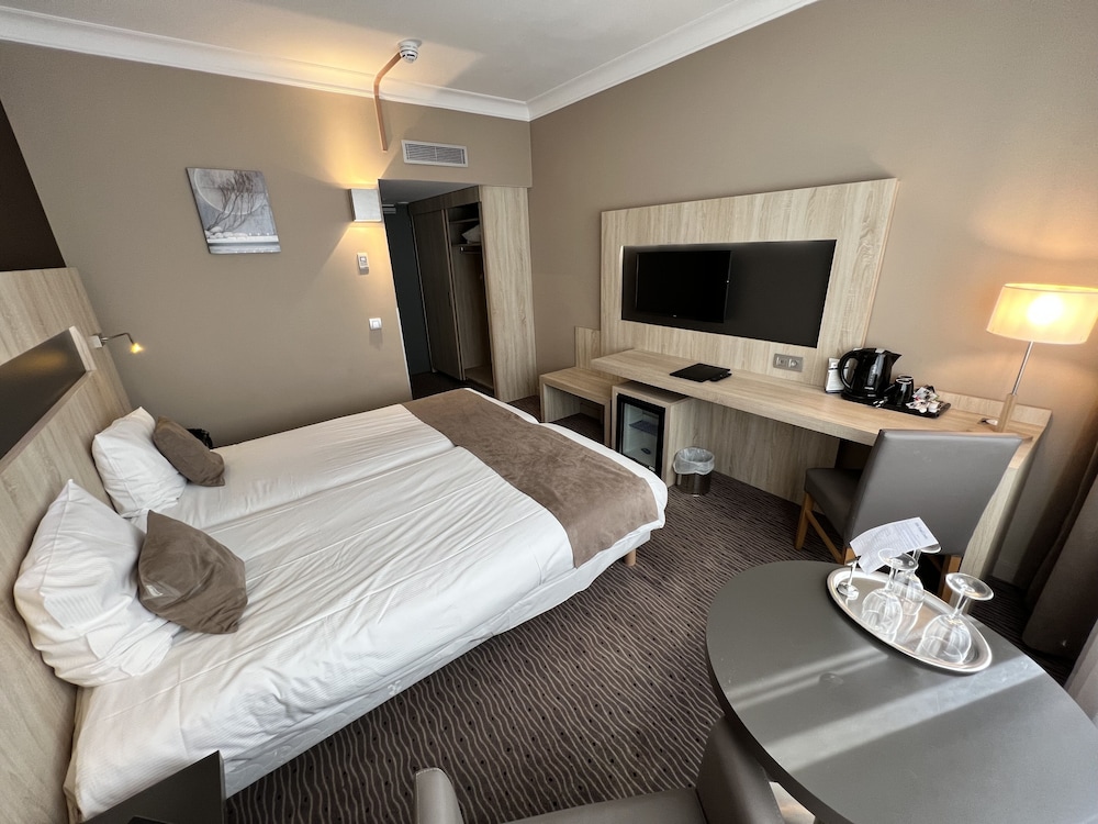 Standard Room, 2 Twin Beds, Non Smoking - Photo 18