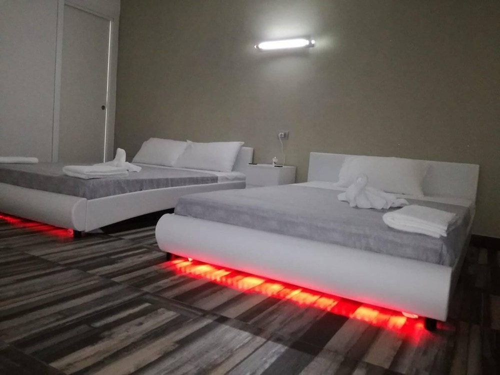 Deluxe Quadruple Room - Photo 4