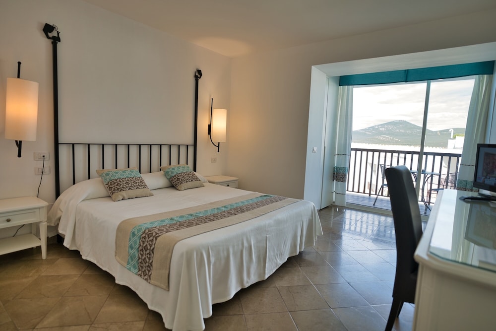 Classic Double Room, Partial Sea View - Photo 1