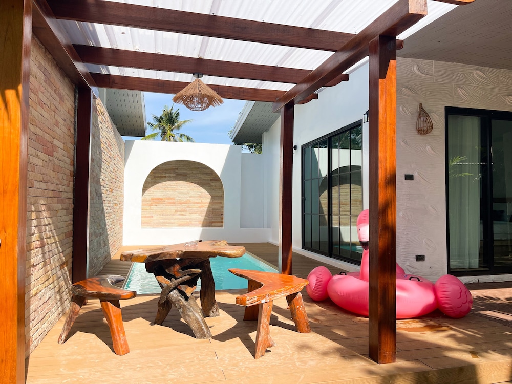 Villa photo 2