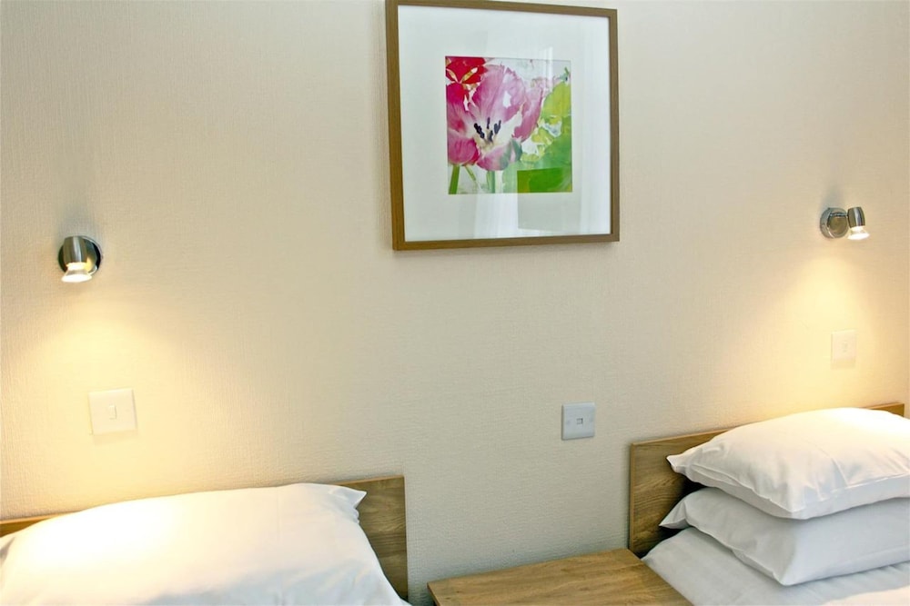 Standard Triple Room, 3 Twin Beds photo 3