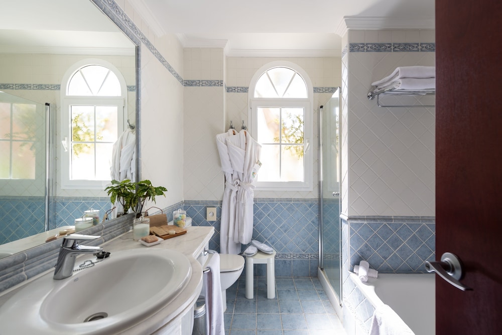 Junior Suite (2 Adults)