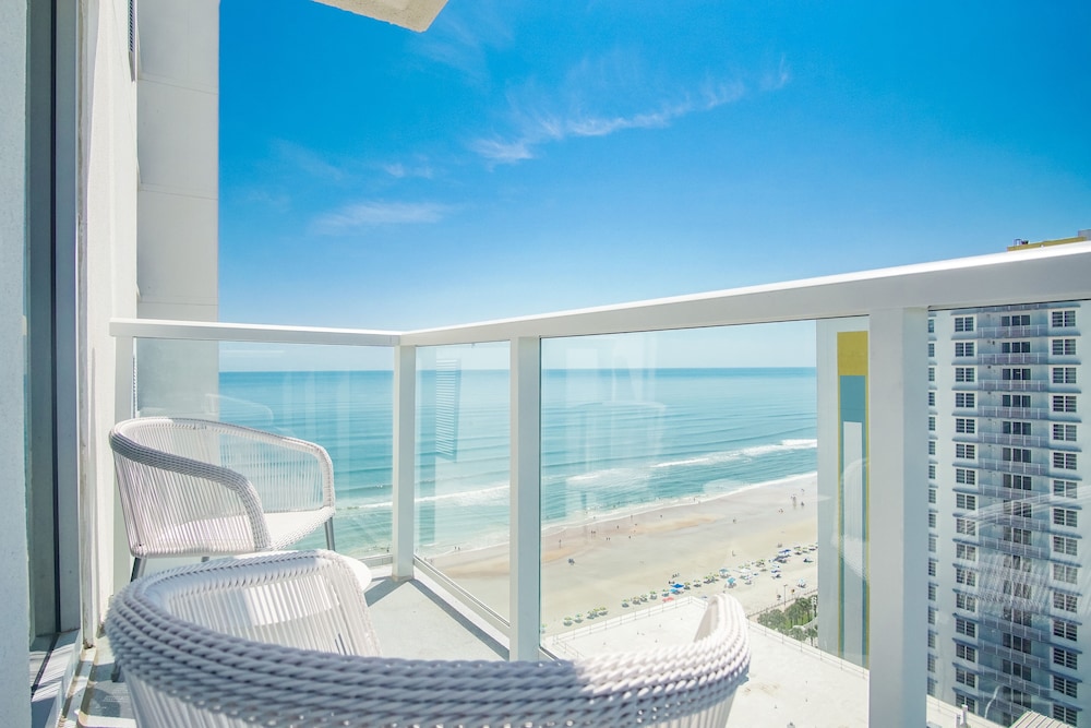 Standard King Room with Ocean View - Photo 6