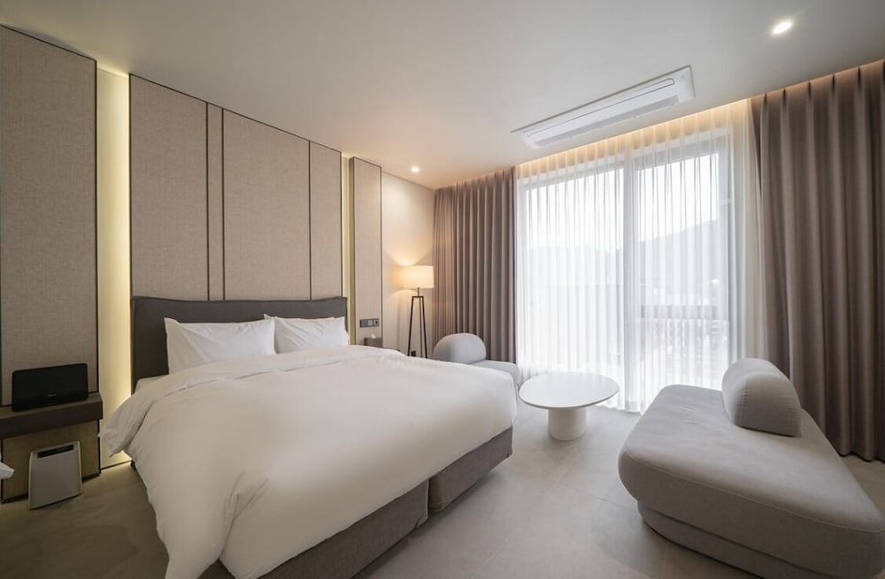 PREMIER SUITE-FAMILY TWIN (include B.F & Heated Pool) photo 3