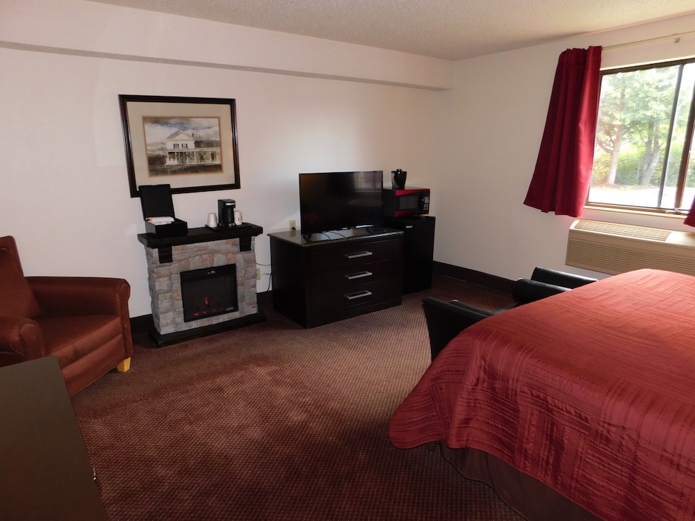 Standard Suite, 1 King Bed, Fireplace photo 3