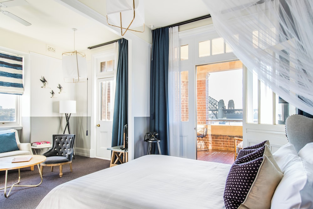 Deluxe Suite, 1 Queen Bed, Sea View, Sea Facing