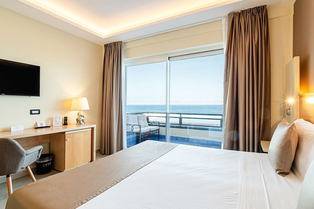 Deluxe Double Room, Sea View photo 2