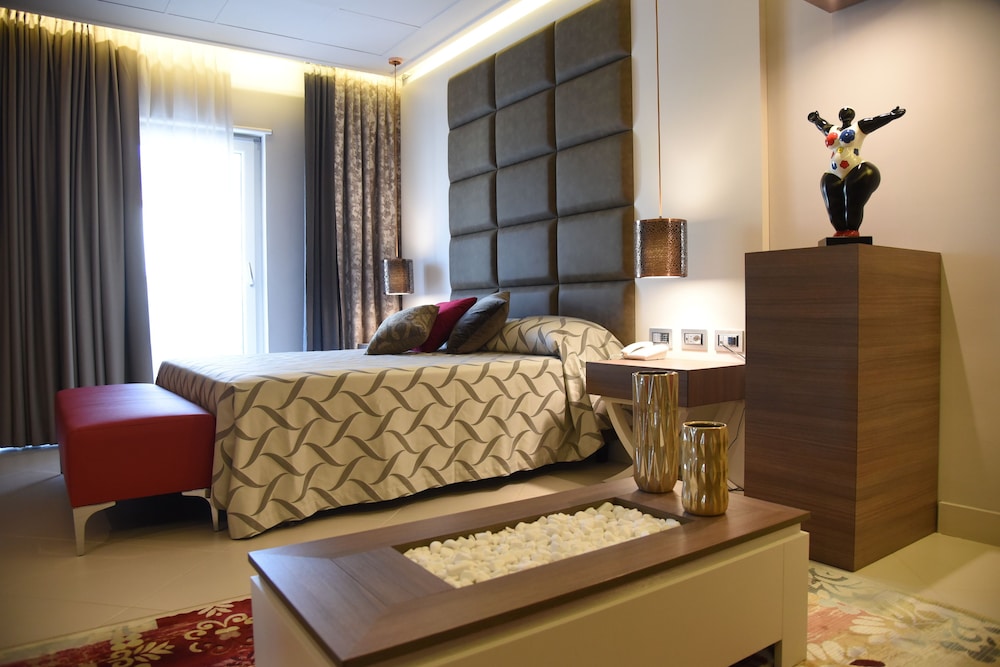 Royal Room, 1 Double Bed, Courtyard View photo 2