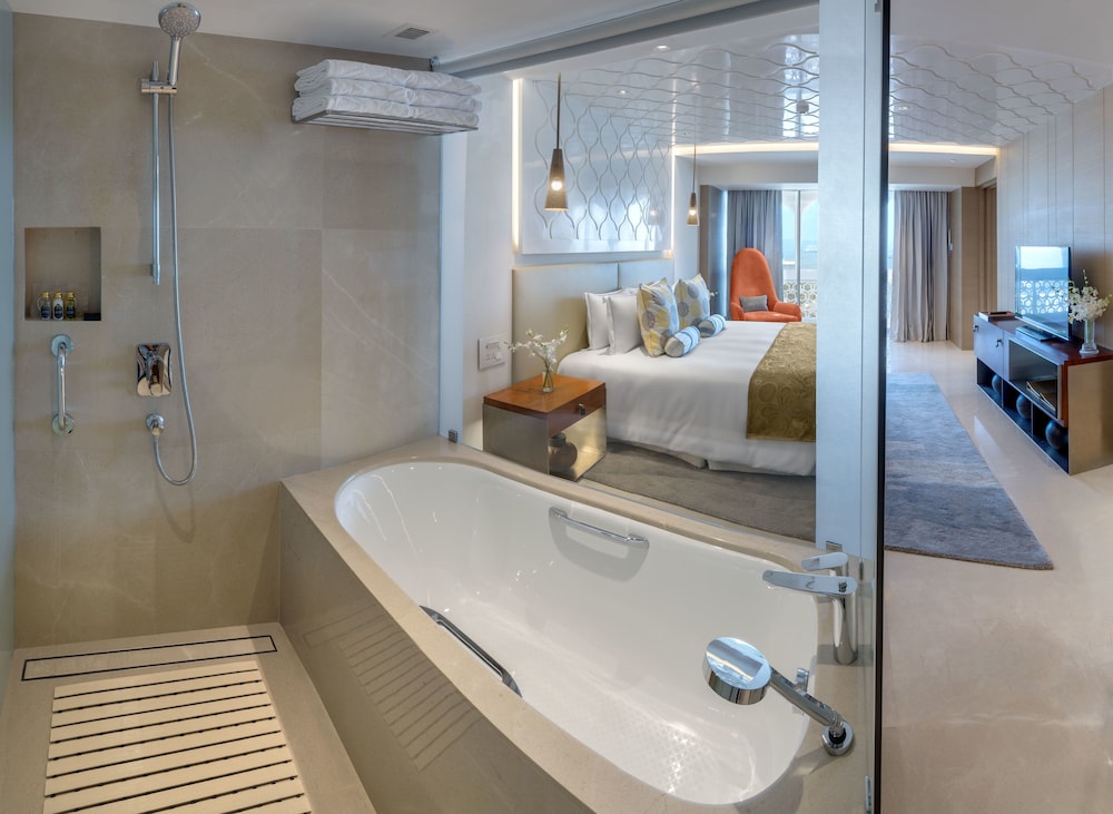 Suite, 1 King Bed, Sea View - Photo 6