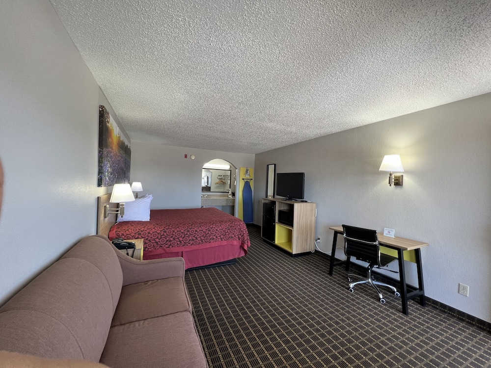 Studio Suite, 1 King Bed, Non Smoking - Photo 7