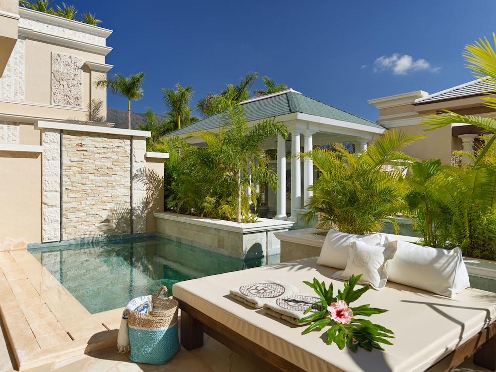 1 bedroom River Villa (private pool - swim up to the river) - Photo 7