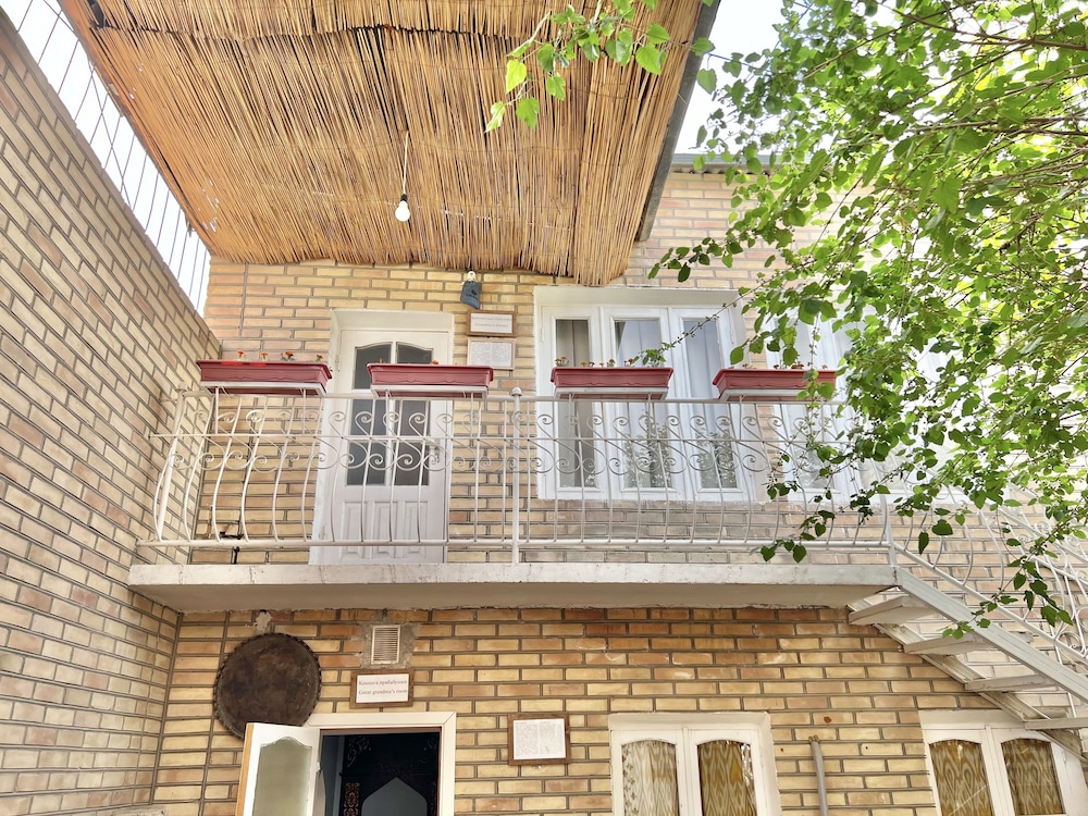 Family Room, Balcony photo 3