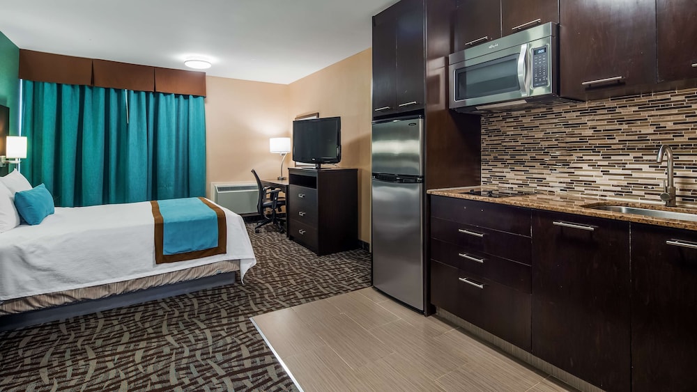 Premium Room, 1 Queen Bed, Non Smoking, Kitchenette