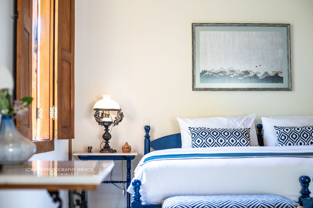 Luxury Studio Suite, 1 King Bed, Non Smoking, Beach View photo 1