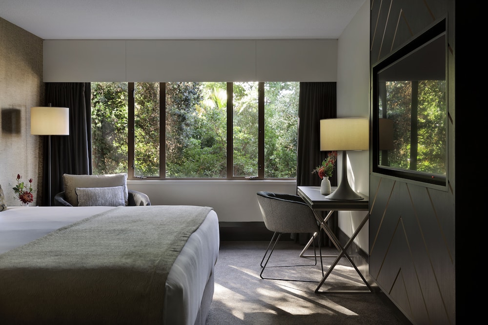 Executive Room, 1 King Bed thumbnail 5