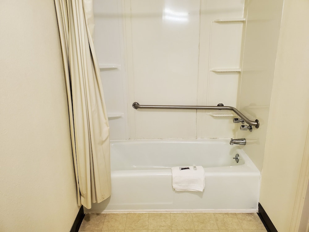 Room, 1 King Bed, Accessible, Non Smoking photo 3