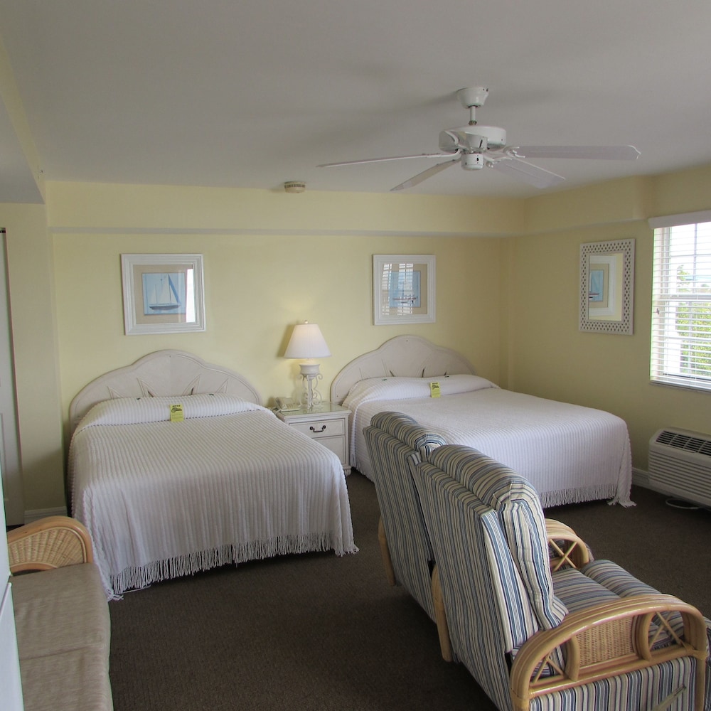 Studio, 2 Queen Beds, Partial Ocean View
