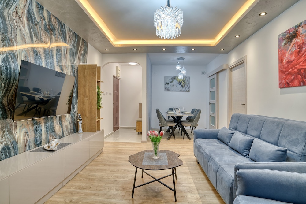 Luxury Apartment, Balcony, Partial Sea View