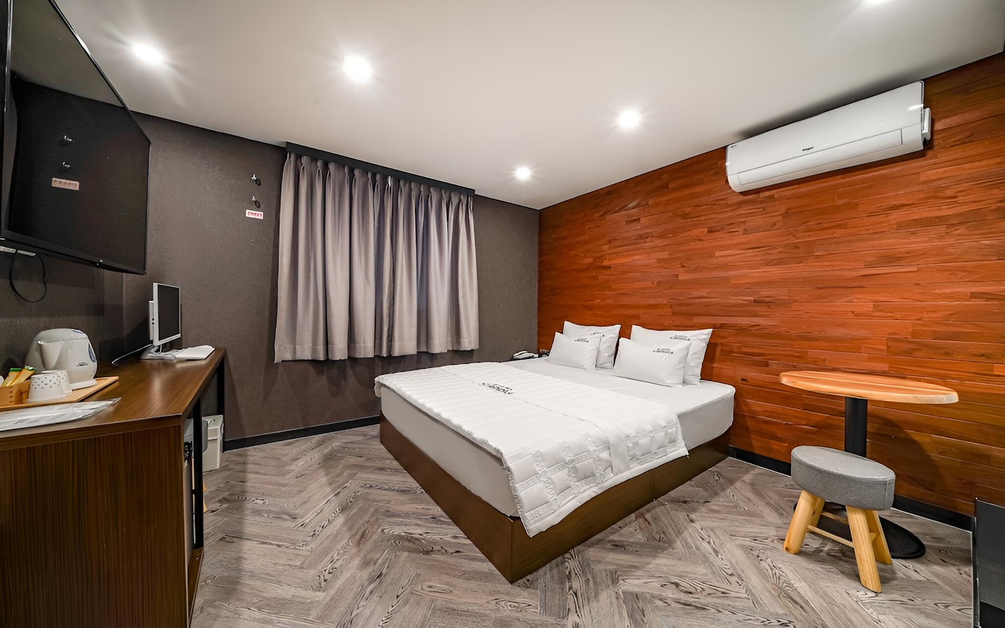 Room (Deluxe A (spa bath + Netflix availabl) - Photo 4