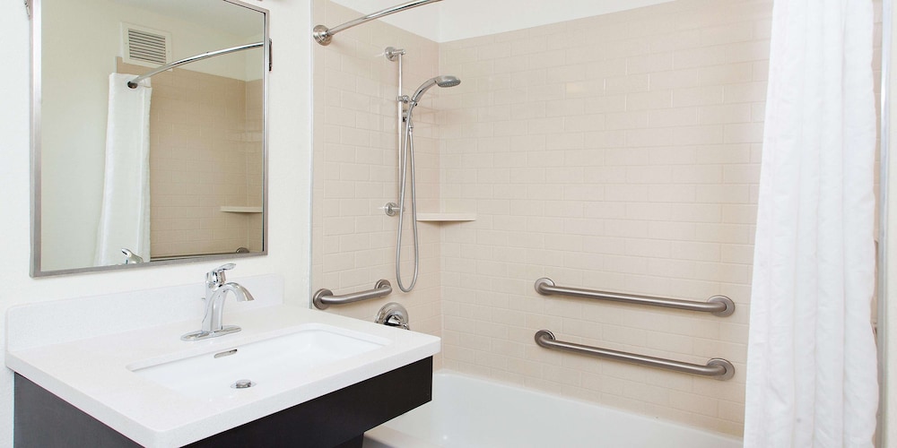 Suite, 1 Queen Bed with Sofa bed, Accessible (Mobility/Hearing Tub One Bedroom) - Photo 13