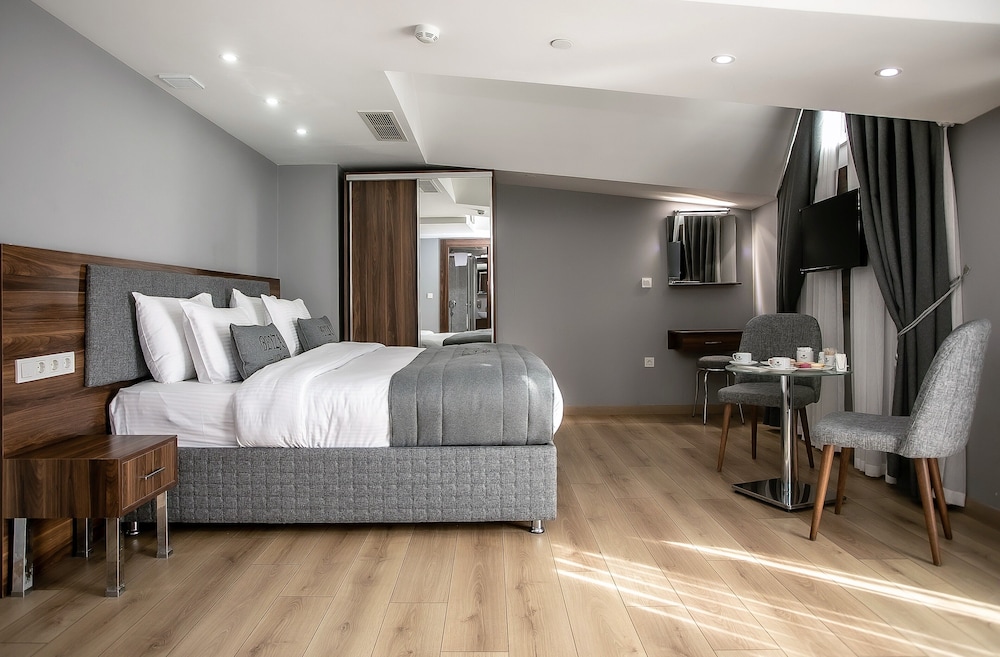 Penthouse With Balcony And Kitchenette photo 1
