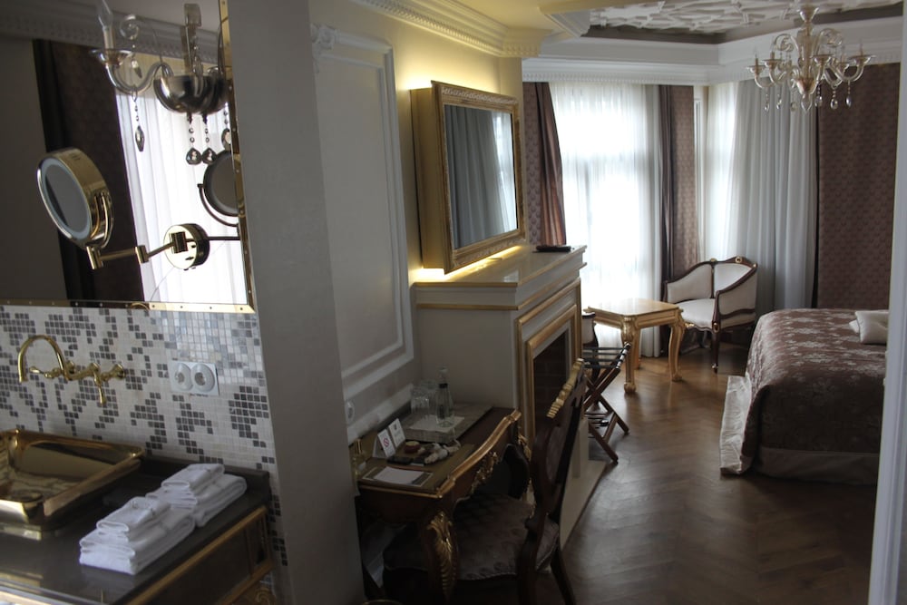 Deluxe Room - Partial Sea View photo 1