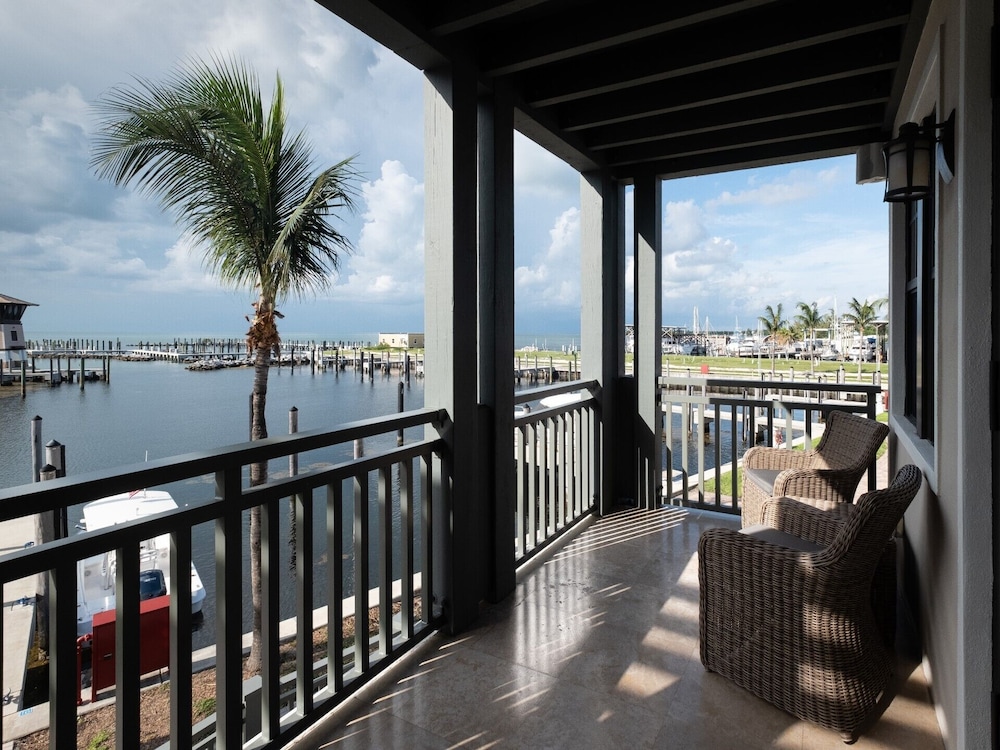 House, Marina View photo 2
