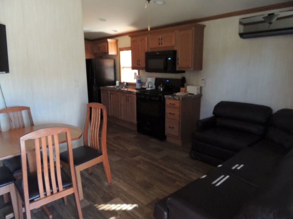 Deluxe Cabin, 2 Bedrooms (No Pets, Linens not Available) photo 2
