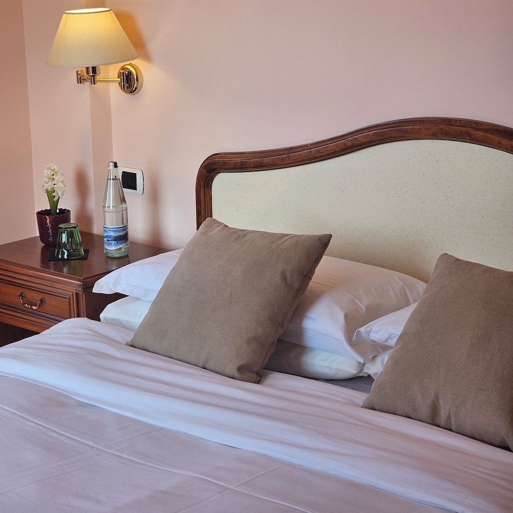 Premier Double or Twin Room, Balcony, Lake View photo 3