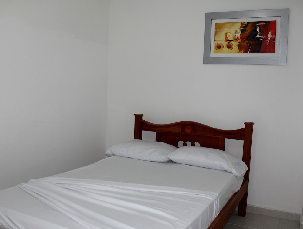 Basic Single Room, 1 Large Twin Bed, Non Smoking