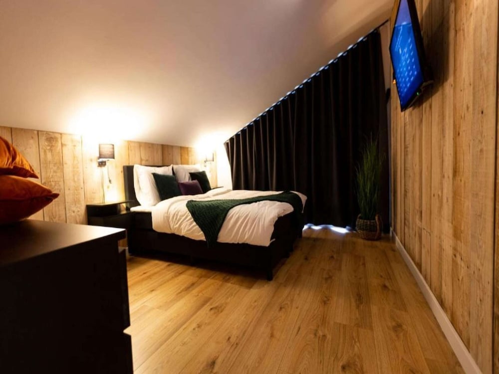 Classic Villa, 4 Bedrooms