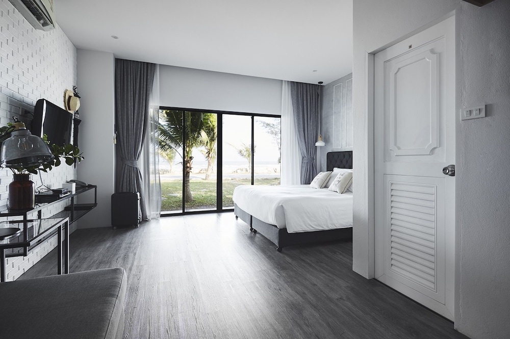 Family Beach Front 2 Bedrooms
