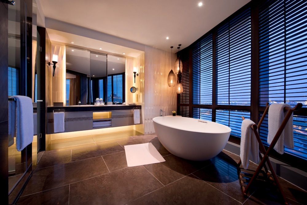 Regency Executive Suite photo 3