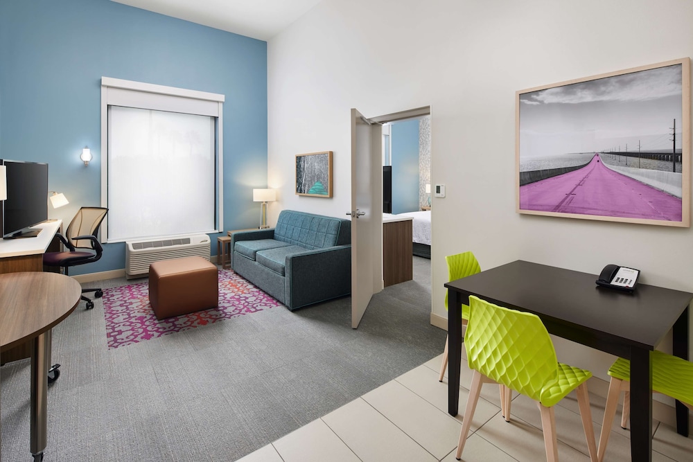 Suite, 1 Bedroom, Accessible (Mobility & Hearing, Roll-in Shower) - Photo 5
