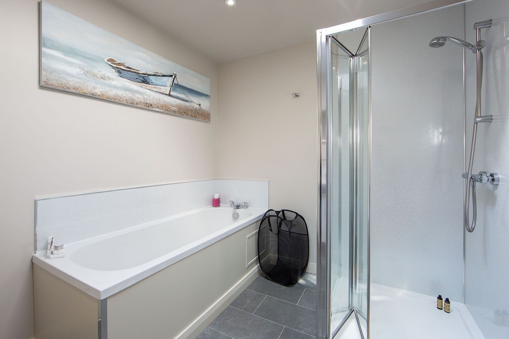 Apartment, Private Bathroom, Courtyard View - Photo 6