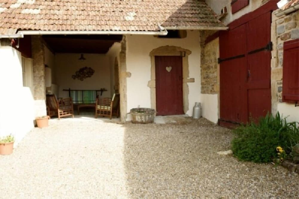 Twin Room (Gueugnonnaise) photo 2