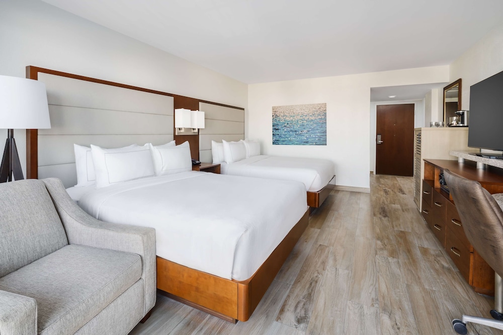 Room, 2 Queen Beds, Accessible, Bathtub (City View) photo 2